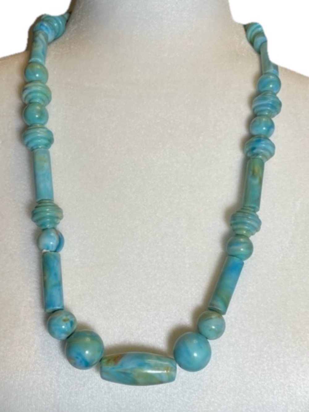 Vintage Art Deco Marbled Plastic Beaded Necklace